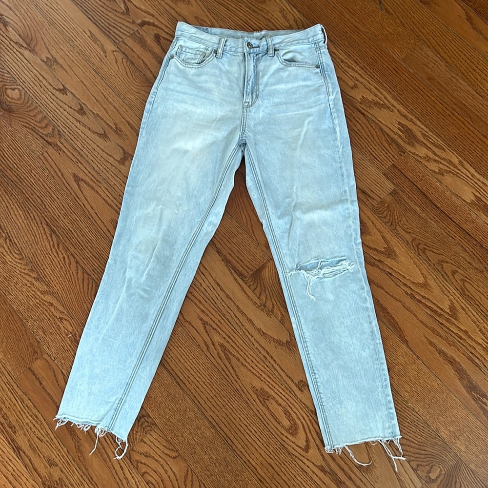 American Eagle size 4 Mom Jean